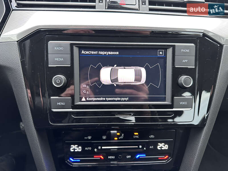 Седан Volkswagen Passat 2020 в Ужгороді
