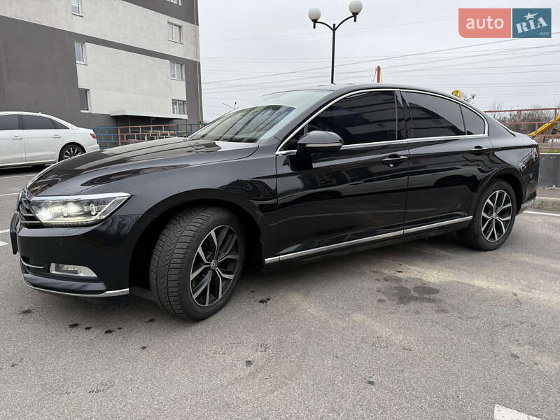 Седан Volkswagen Passat 2018 в Киеве