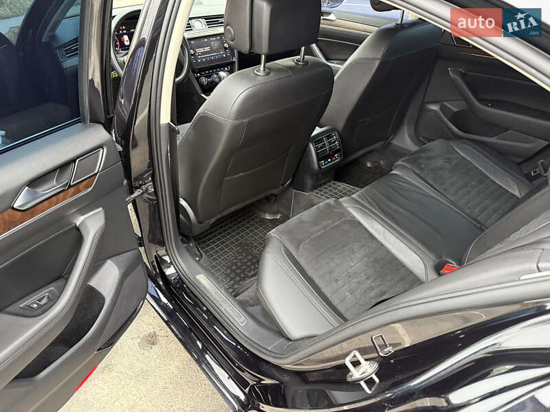 Седан Volkswagen Passat 2018 в Киеве