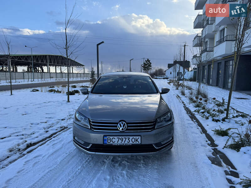 Седан Volkswagen Passat 2012 в Львове