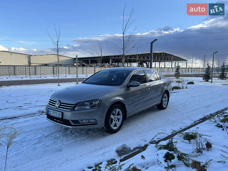 Седан Volkswagen Passat 2012 в Львове