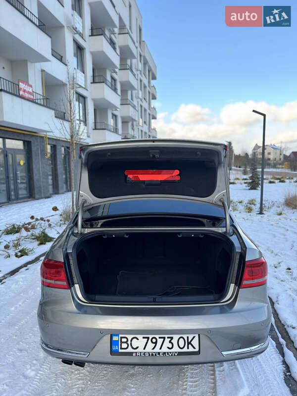 Седан Volkswagen Passat 2012 в Львове