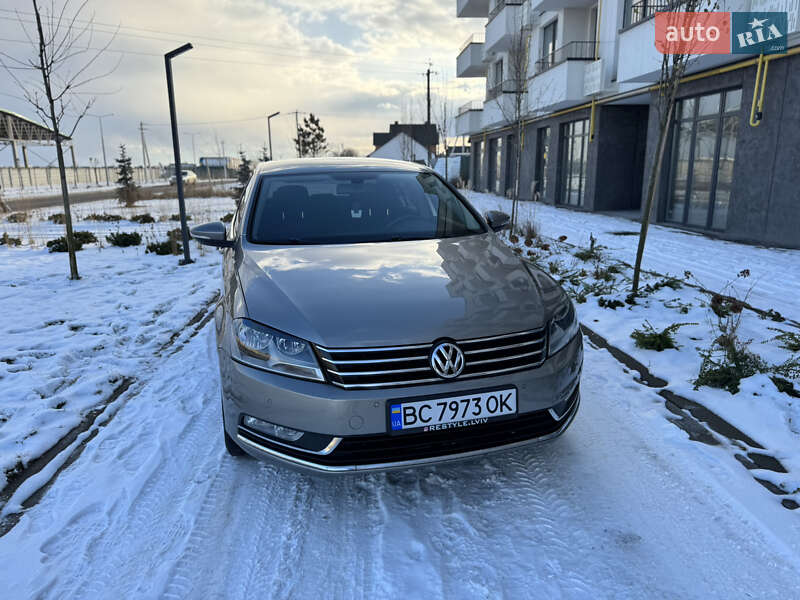 Седан Volkswagen Passat 2012 в Львове