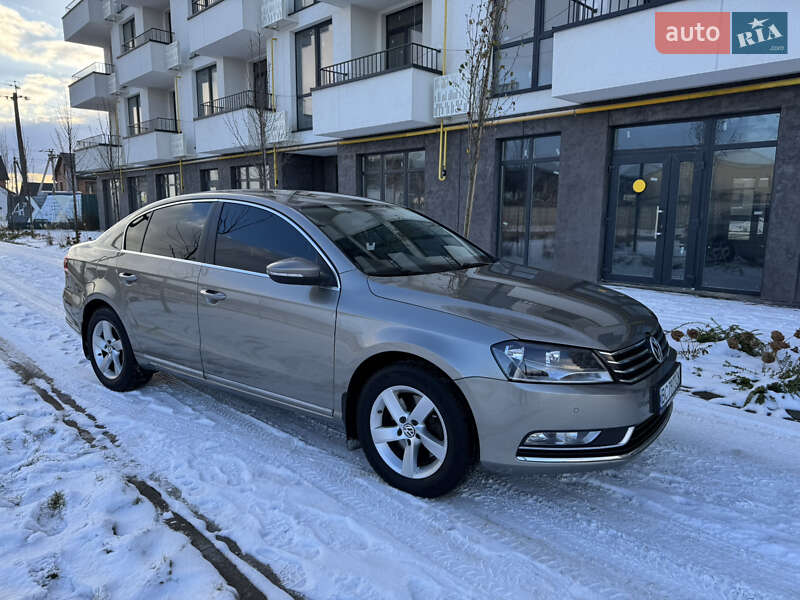 Седан Volkswagen Passat 2012 в Львове