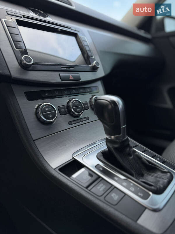 Седан Volkswagen Passat 2012 в Львове