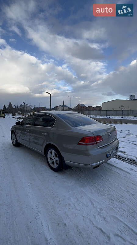 Седан Volkswagen Passat 2012 в Львове