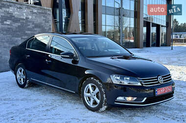 Седан Volkswagen Passat 2011 в Луцке