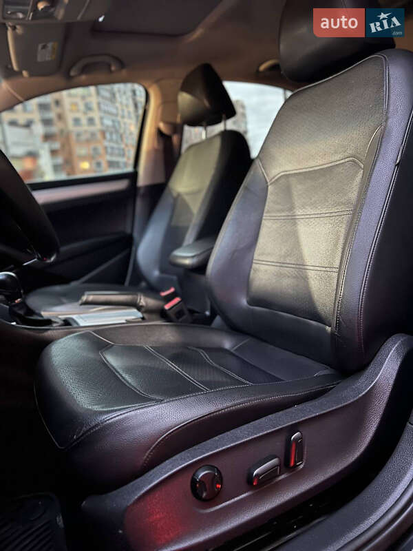 Седан Volkswagen Passat 2011 в Одессе