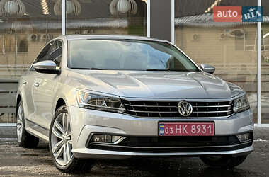 Седан Volkswagen Passat 2017 в Житомире