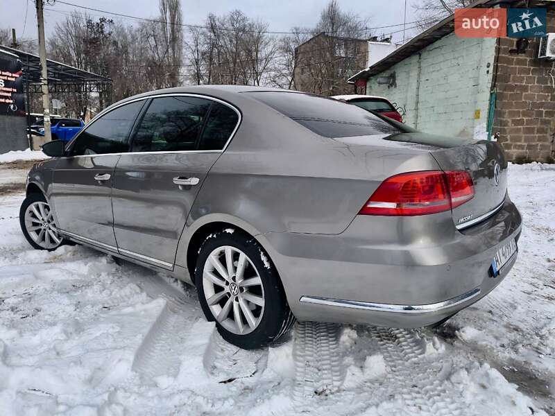 Седан Volkswagen Passat 2012 в Днепре