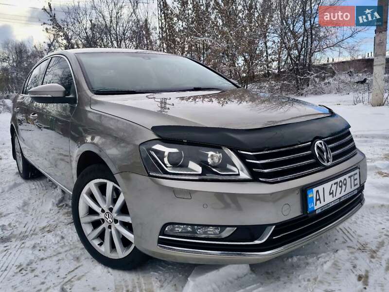 Седан Volkswagen Passat 2012 в Днепре