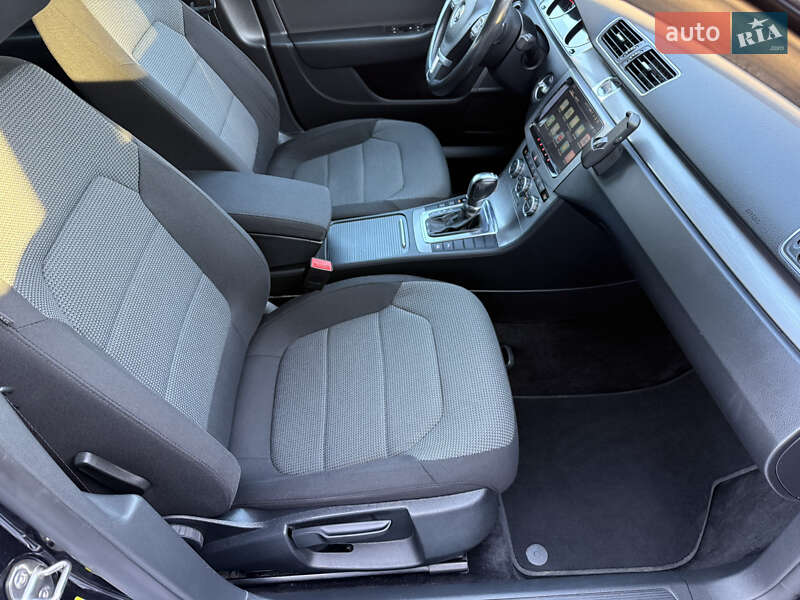 Универсал Volkswagen Passat 2012 в Киеве