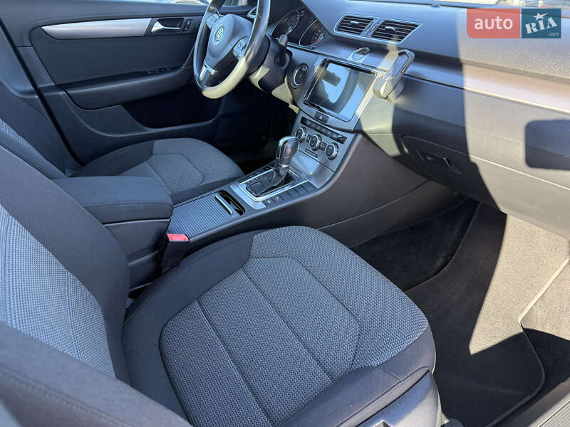 Универсал Volkswagen Passat 2012 в Киеве