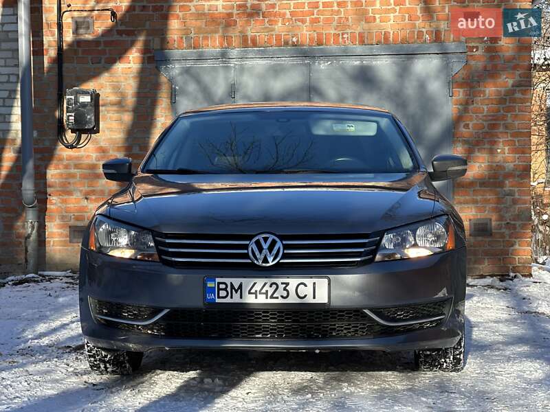 Седан Volkswagen Passat 2014 в Ромнах