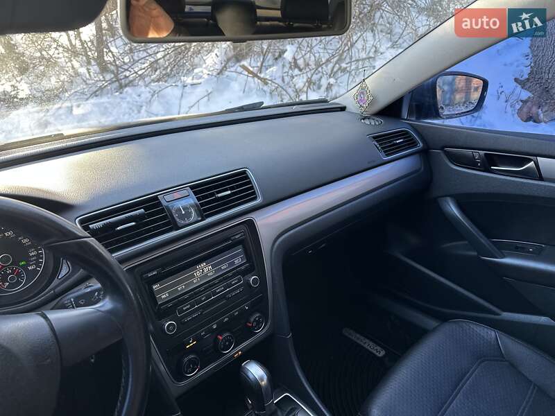 Седан Volkswagen Passat 2014 в Ромнах