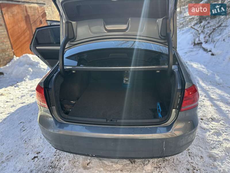 Седан Volkswagen Passat 2014 в Ромнах
