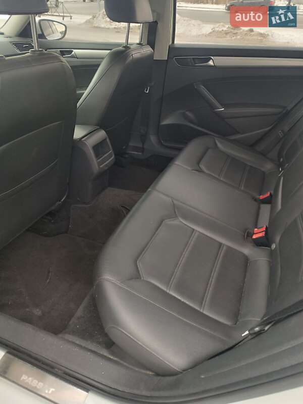 Седан Volkswagen Passat 2016 в Киеве