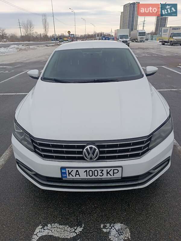 Седан Volkswagen Passat 2016 в Киеве