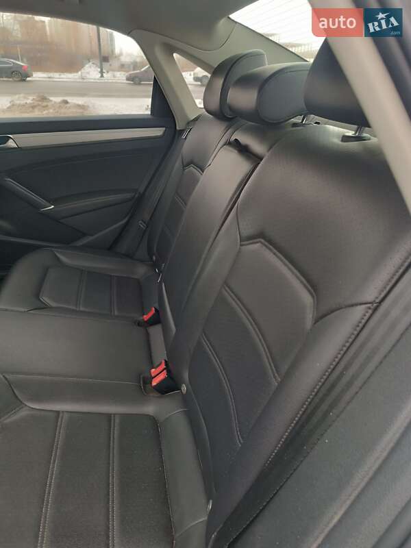 Седан Volkswagen Passat 2016 в Киеве