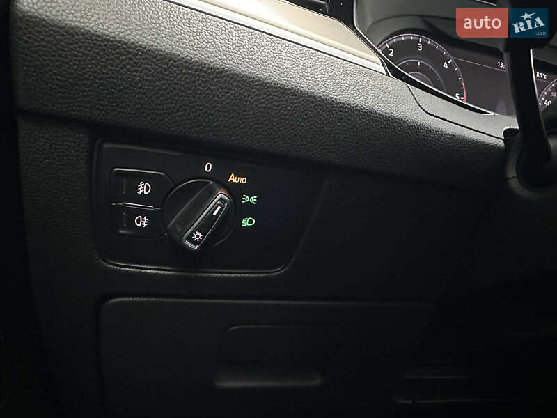 Універсал Volkswagen Passat 2017 в Львові