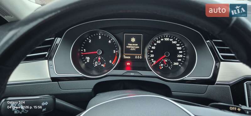 Седан Volkswagen Passat 2015 в Киеве