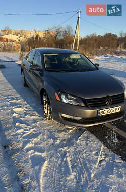 Седан Volkswagen Passat 2012 в Львові