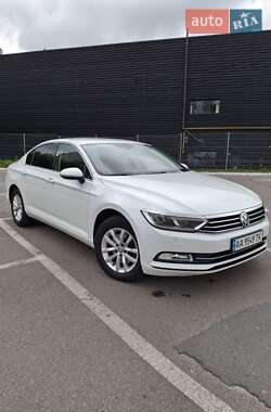 Седан Volkswagen Passat 2018 в Львове