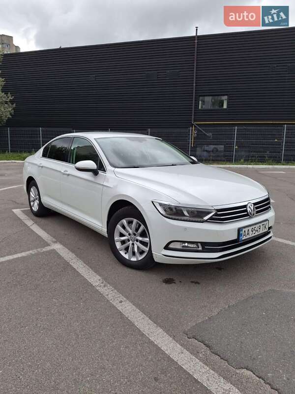 Седан Volkswagen Passat 2018 в Львове