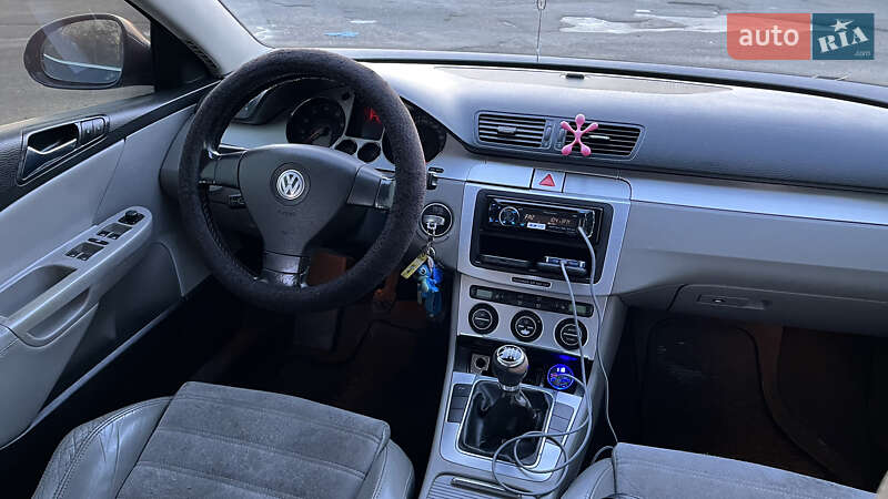 Седан Volkswagen Passat 2005 в Одессе