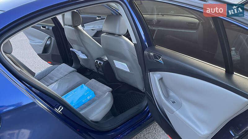 Седан Volkswagen Passat 2005 в Одессе