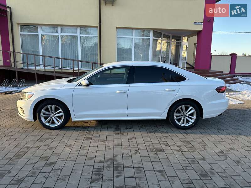 Седан Volkswagen Passat 2020 в Луцке