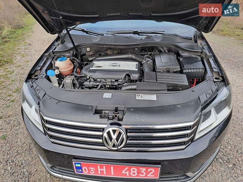 Універсал Volkswagen Passat 2012 в Харкові