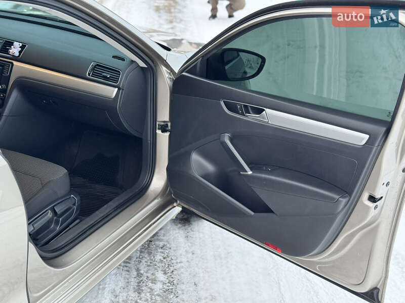 Седан Volkswagen Passat 2015 в Києві