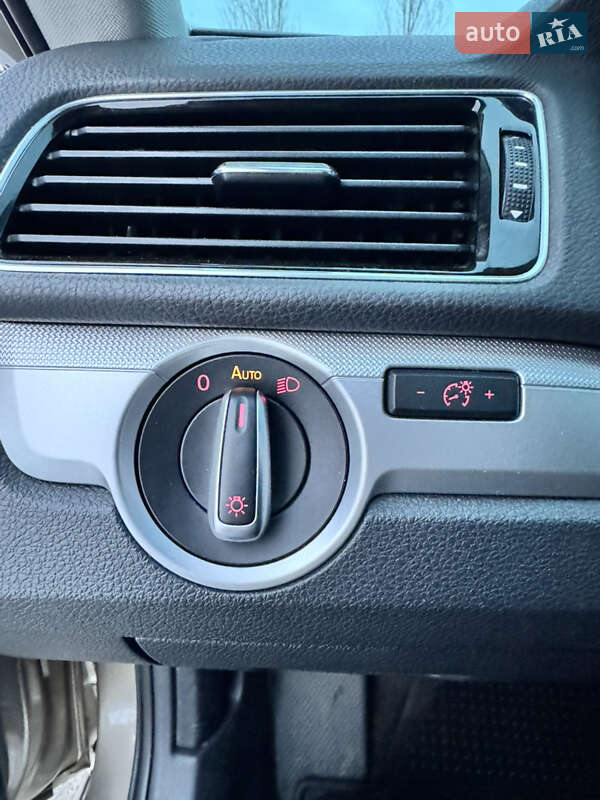 Седан Volkswagen Passat 2015 в Києві