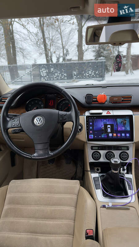 Седан Volkswagen Passat 2006 в Добросині