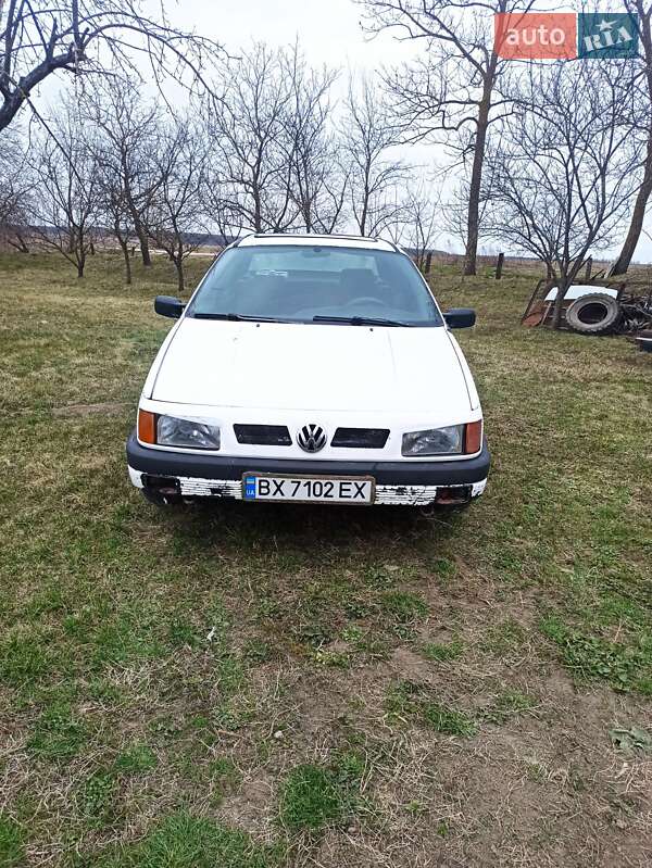 Седан Volkswagen Passat 1989 в Новій Ушиці