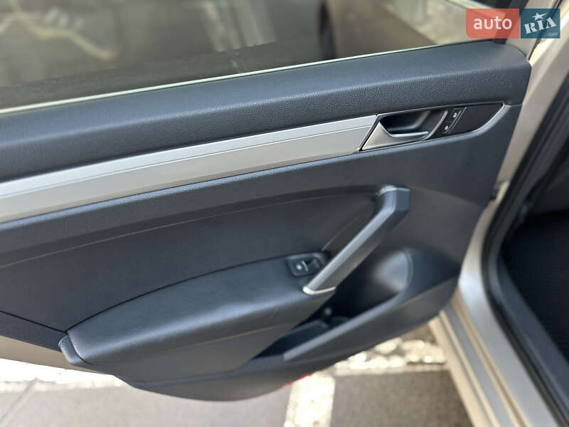 Седан Volkswagen Passat 2015 в Одессе фото 23 Седан Volkswagen Passat 2015 в Одессе