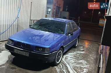 Седан Volkswagen Passat 1990 в Києві