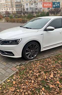 Седан Volkswagen Passat 2015 в Горишних Плавнях