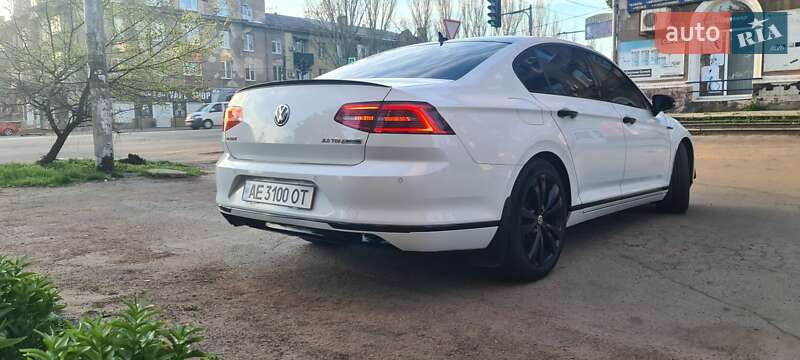 Седан Volkswagen Passat 2015 в Кривом Роге