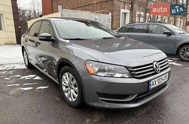 Седан Volkswagen Passat 2013 в Харкові