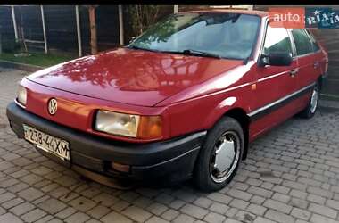 Седан Volkswagen Passat 1991 в Березному