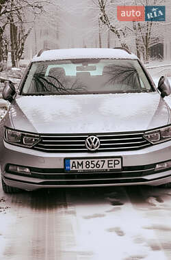 Універсал Volkswagen Passat 2017 в Житомирі