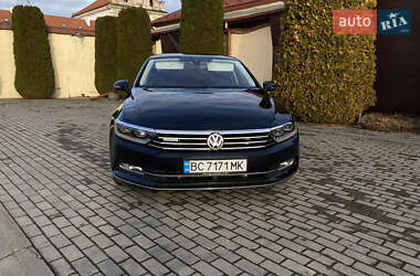 Седан Volkswagen Passat 2015 в Львове