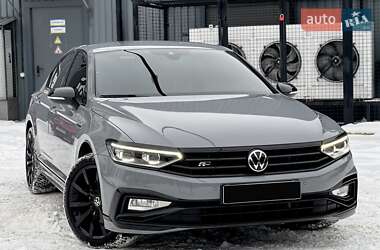Седан Volkswagen Passat 2022 в Ужгороде