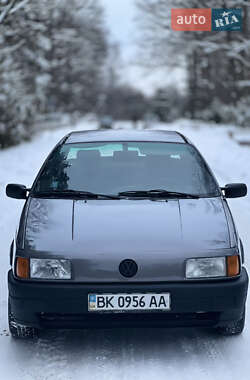 Седан Volkswagen Passat 1992 в Костополе