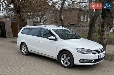 Універсал Volkswagen Passat 2011 в Дніпрі