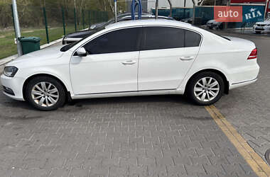 Седан Volkswagen Passat 2013 в Киеве