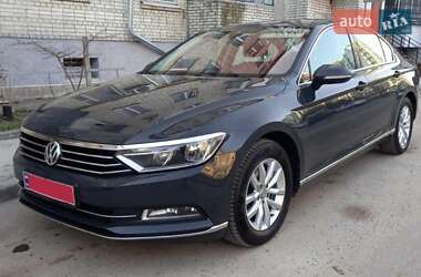 Седан Volkswagen Passat 2018 в Києві