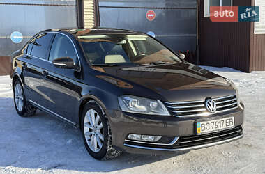 Седан Volkswagen Passat 2013 в Ходореві